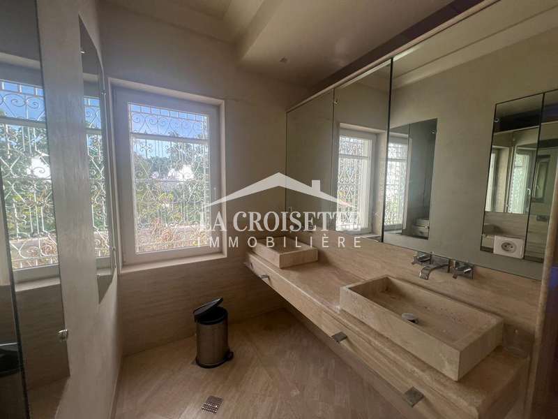Villa S+5 avec piscine à La Marsa